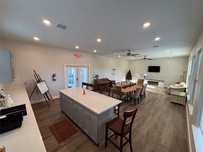 Building Photo - 504 Nursery Rd