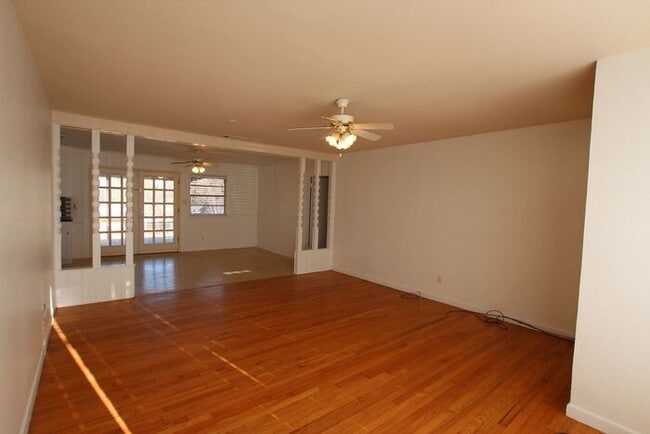 Building Photo - 3 Bed 2 Bath Home Near UT Tyler!