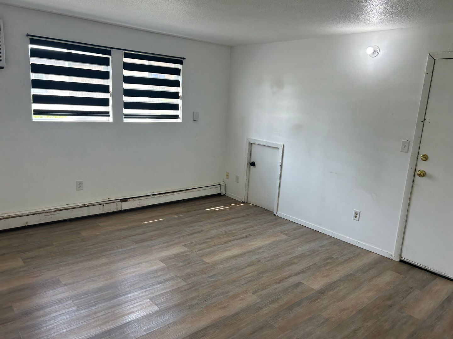 Building Photo - 1720 E 12th St