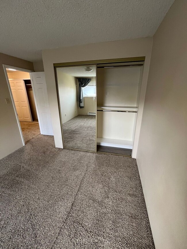 Building Photo - 2 Bed, 1.5 Bath home available now! Corner...