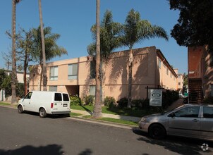 Building Photo - 2627 5th St