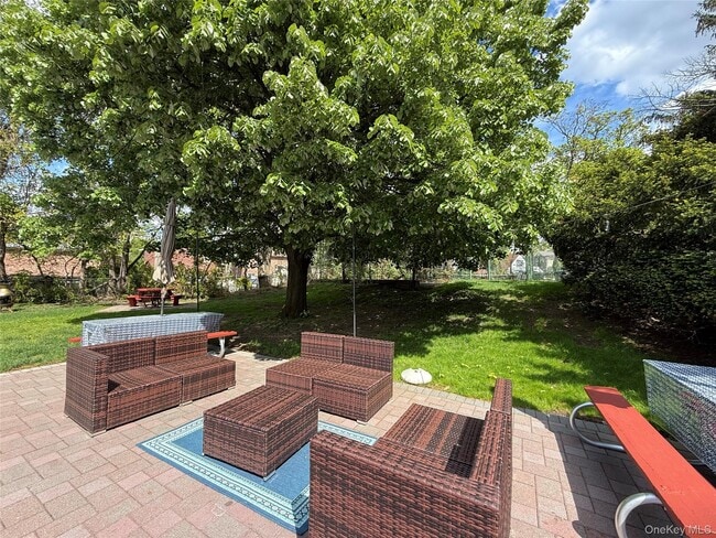 Building Photo - 47-27 Little Neck Pkwy