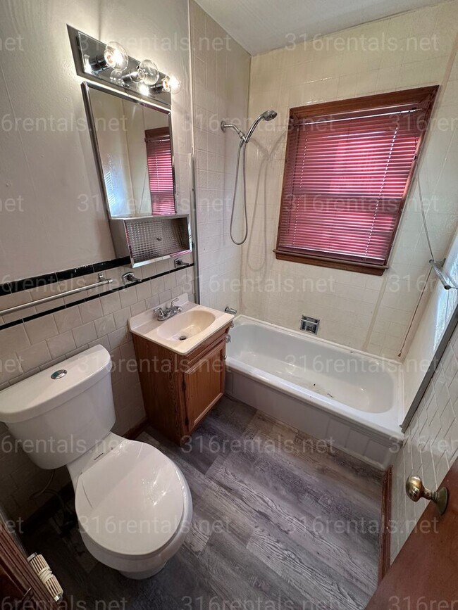 Building Photo - $895 - 2  bed 1 bath - Single Family Home *COMING SOON*