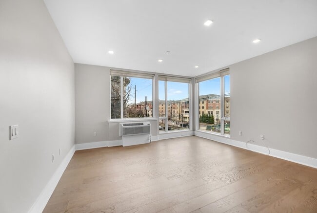 Building Photo - 7101 River Rd