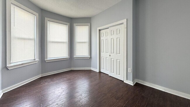 Building Photo - Updated 3 Bedroom 1.5 Bath Townhome w/ Paved Yard + Washer & Dryer