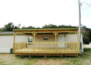 Building Photo - Huge yard in the country!