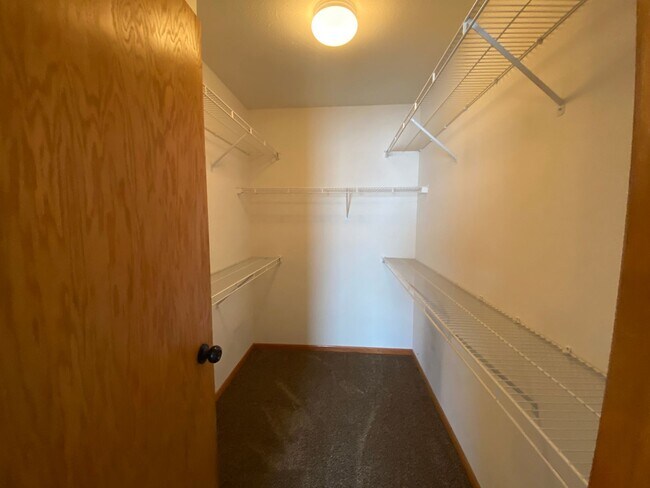Building Photo - 3 Bedroom Townhome in South Fargo!!