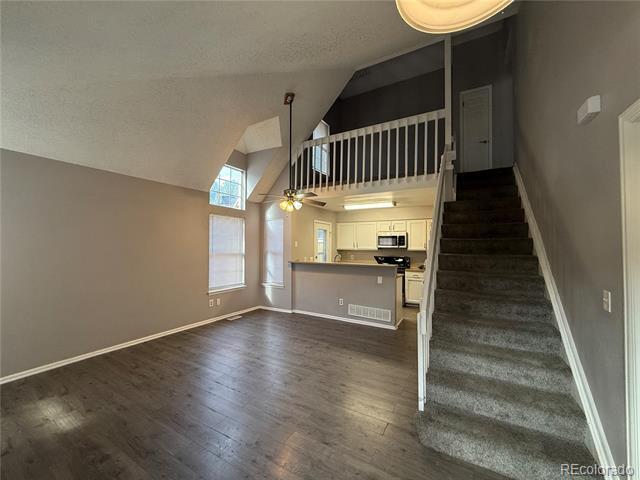 Building Photo - 14303 E Dickinson Dr