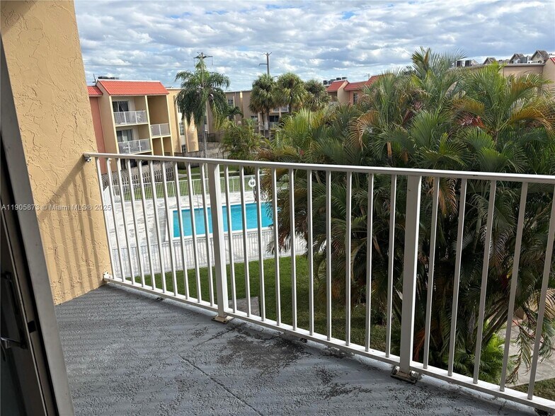 Building Photo - 5231 Geneva Way