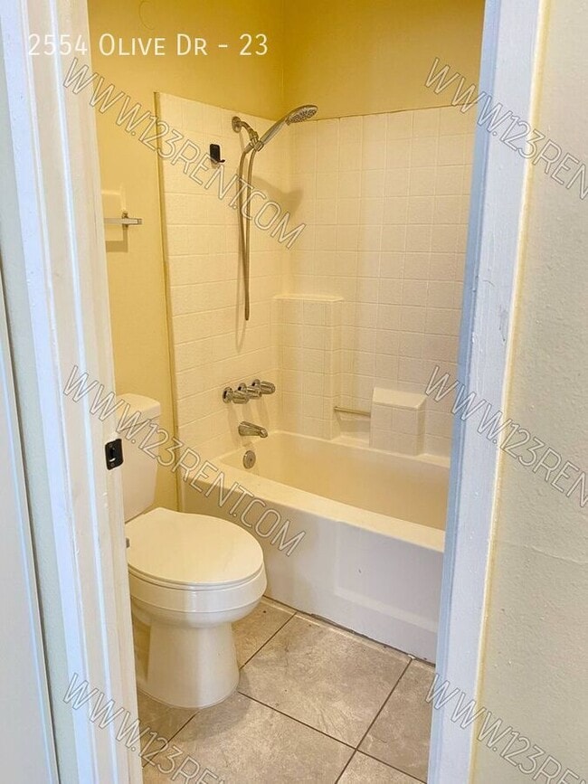 Building Photo - 2554 Olive Dr