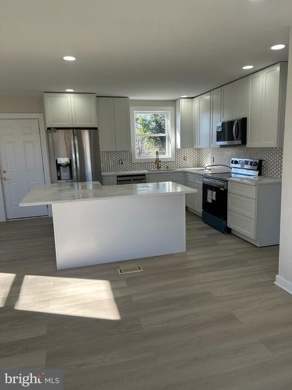 Building Photo - 7103 Loch Raven Rd