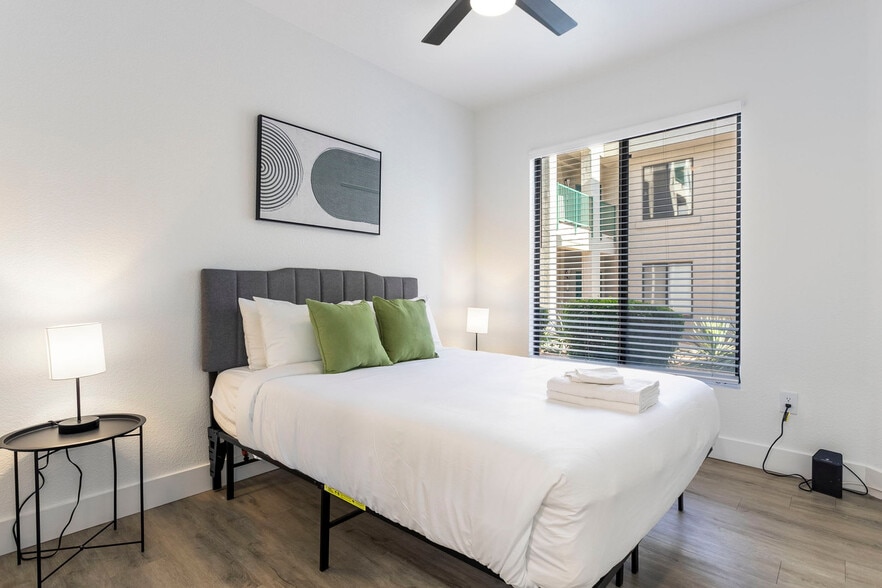 Building Photo - 15608 N 71st St