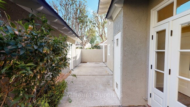 Building Photo - 2761 Vista Umbrosa