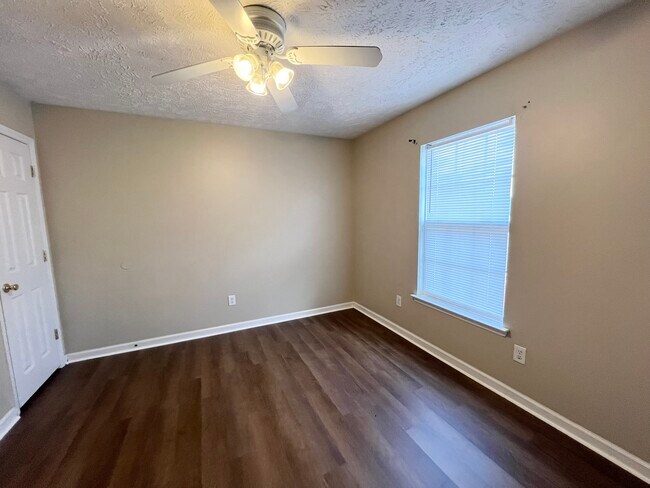 Building Photo - 623 Belle Court