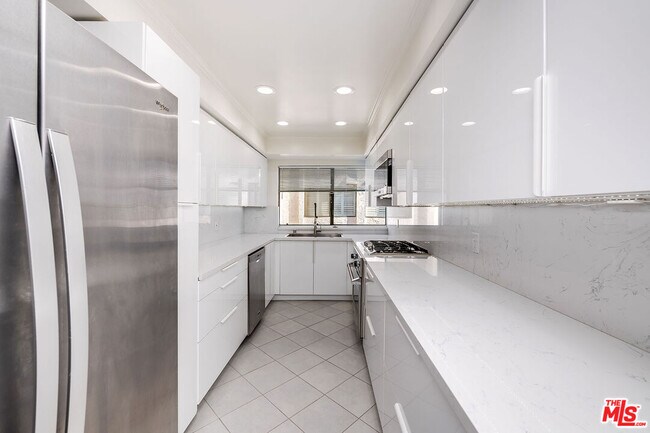 Building Photo - 9507 W Olympic Blvd