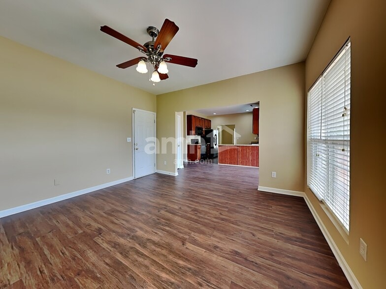 Building Photo - 547 Rockbridge Dr