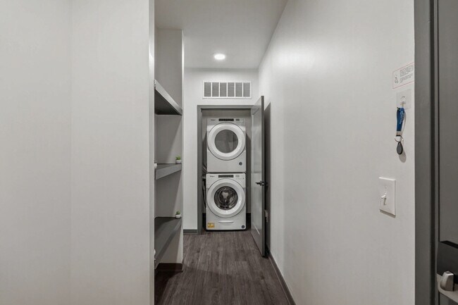 Building Photo - 6160 N Rural St