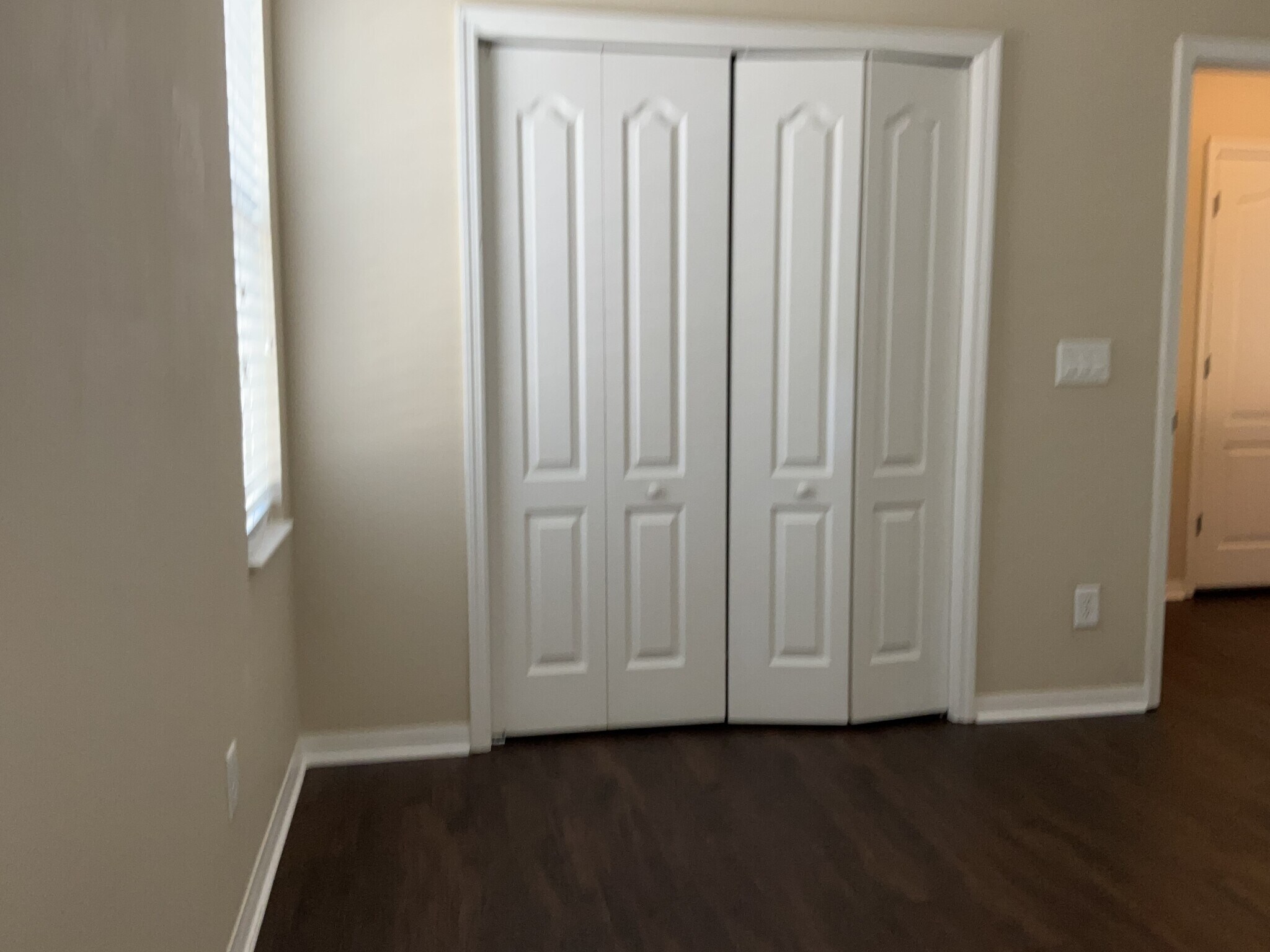 Building Photo - 16017 Loneoak View Dr