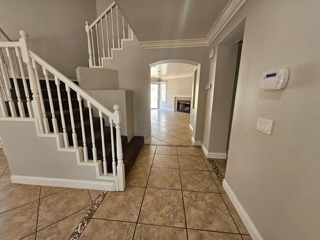 Building Photo - New Listing!