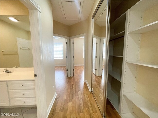 Building Photo - 5325 Cove Cir