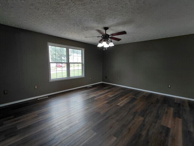 Building Photo - 15430 Top Dr
