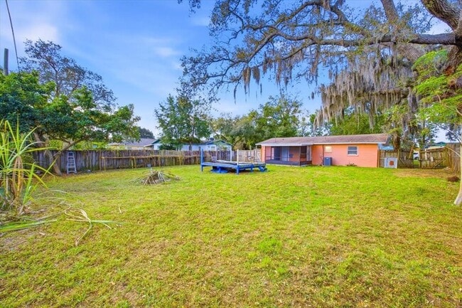 Building Photo - 113 N Lancelot Ave