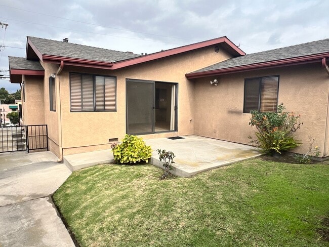 Primary Photo - Grand Ave Barakat