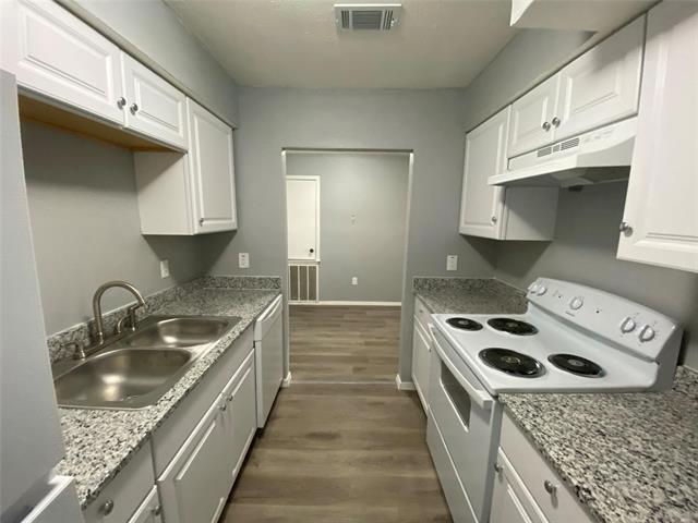 Building Photo - 9696 Walnut St