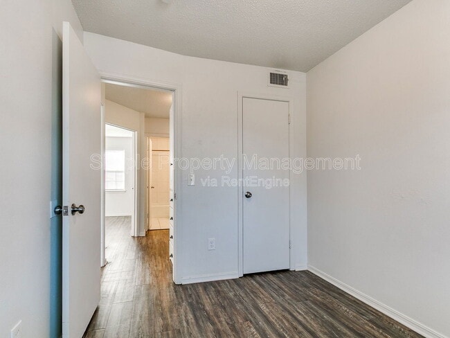 Building Photo - 9524 McIntosh Ave