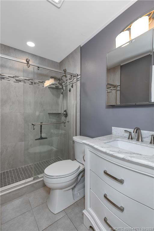 Building Photo - 2600 SE Ocean Blvd