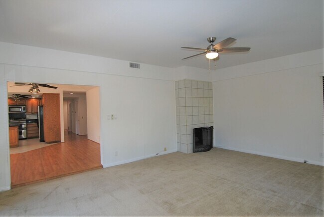 Building Photo - Beautiful 3-Bedroom Home with Pool, Spa & 3-Car Garage in Orange