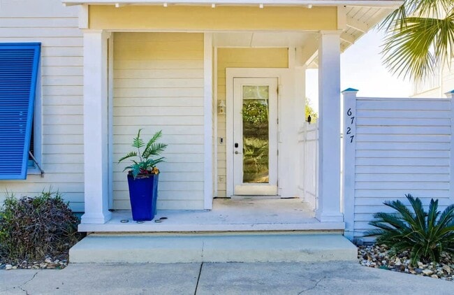 Building Photo - 6727 Kiva Way
