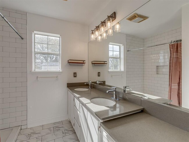 Building Photo - 21128 Sandy Creek Ln