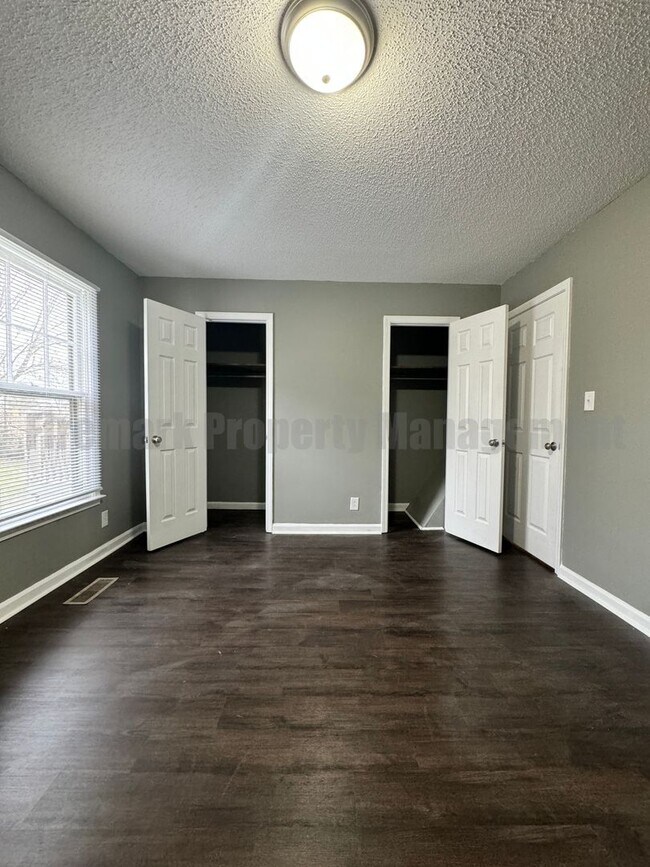 Building Photo - Newly Renovated 4 Bedroom 2 Bathroom