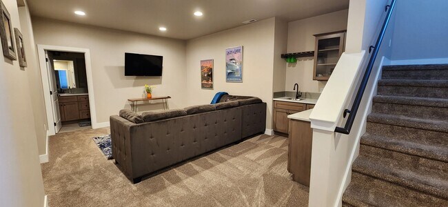 Building Photo - Furnished 4 bedroom/2.5 bath in Manson - A...