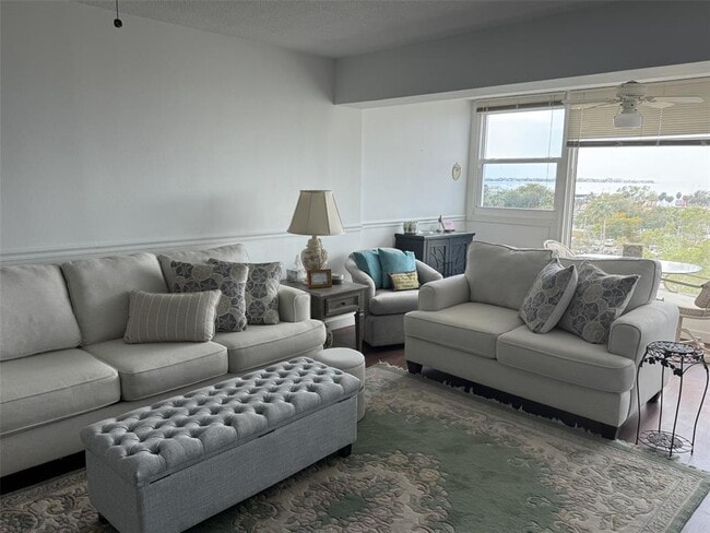 Building Photo - 33 S Gulfstream Ave