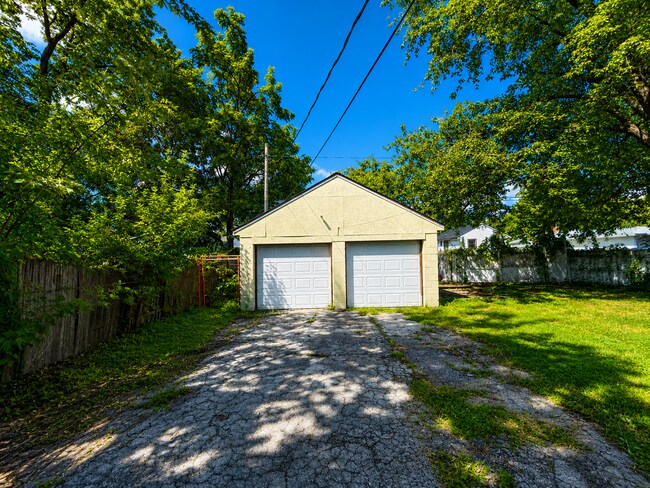 Building Photo - 2034 Ferris Rd