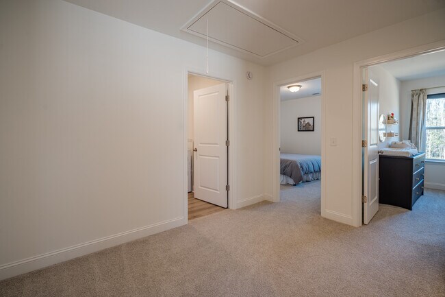 Building Photo - 63 Buckingham Dr