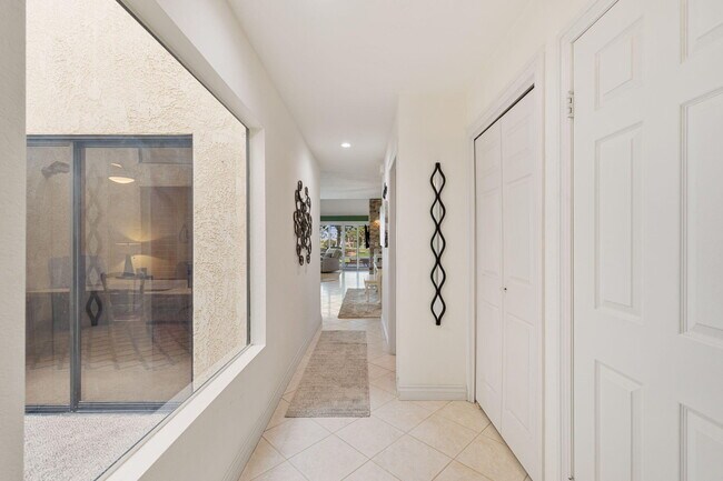 Building Photo - 41484 Woodhaven Dr N