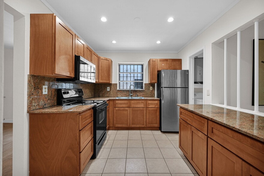 Building Photo - 244 NW 43rd St
