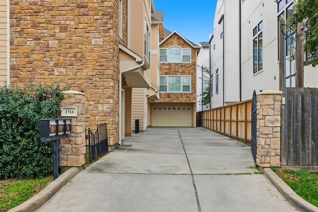 Building Photo - 1714 Ovid St