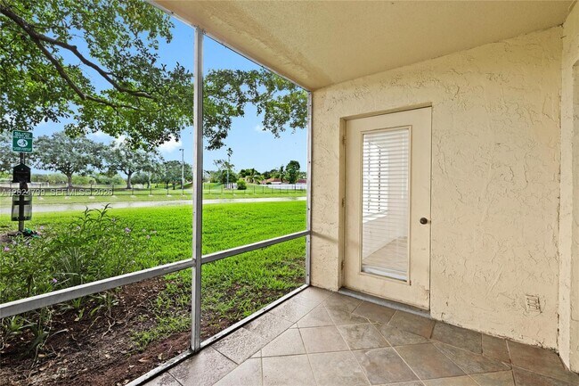 Building Photo - 1025 Coral Club Dr