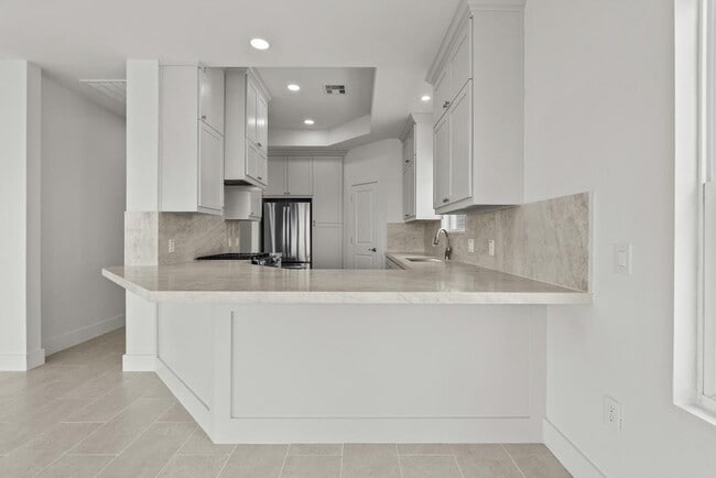 Building Photo - 512 2nd St