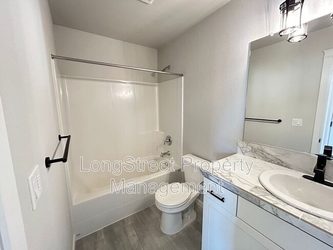 Building Photo - 7237 SE Berg Dr