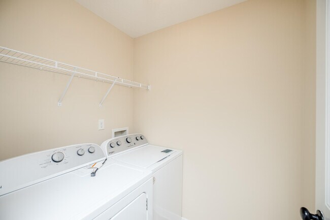 Building Photo - 131 Grove Landing Ct