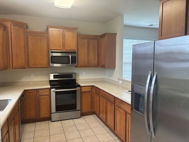 Building Photo - Spacious 5-Bedroom Home with First-Floor P...