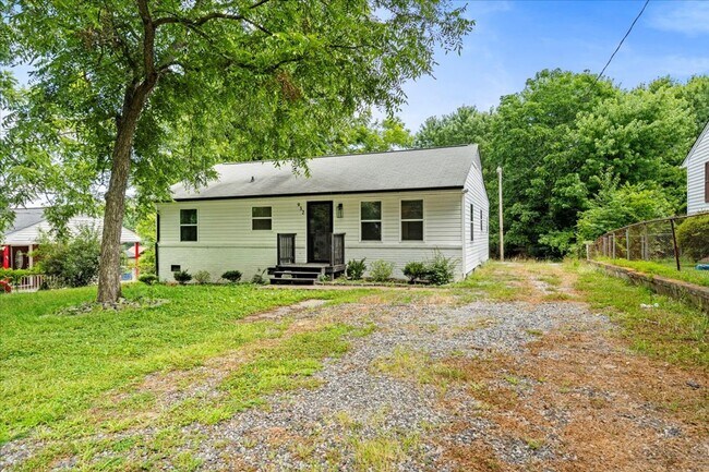 Building Photo - 932 Summer Dr