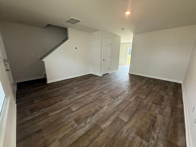 Building Photo - 3913 Falcon Ct