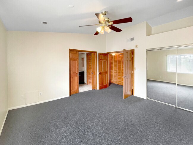 Building Photo - 379 N Mentor Ave