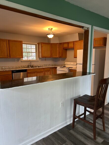 Building Photo - 201 Lock St